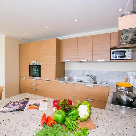 Apartment Sleeps 6 Pool *