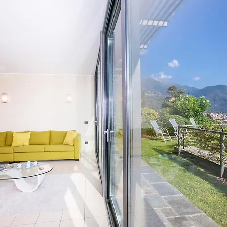 Апартаменты Sleeps 6 Pool Менаджо