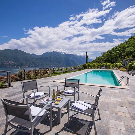 Апартаменты Sleeps 6 Pool Менаджо
